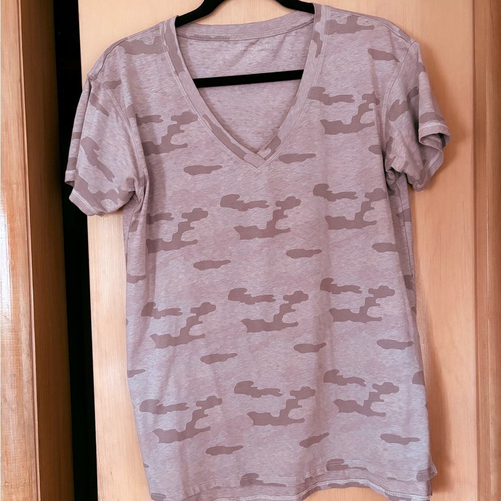 American Eagle Outfitters Gray Graphic Short Sleeve T-Shirt